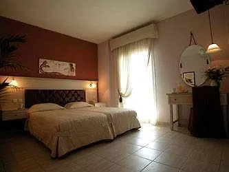 σωκράτης 2* Νέα Μουδανιά