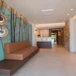 索克拉提斯酒店 酒店 尼亚·蒙达尼亚